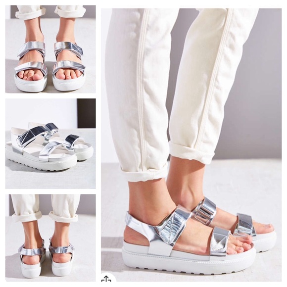 Urban Outfitters Shoes - Urban Outfitters Vagabond Metallic Leather Sandals