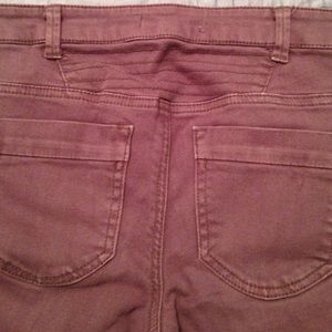 Grey skinniest with lots of detail