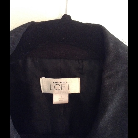 Two-piece skirt suit - Picture 3 of 5