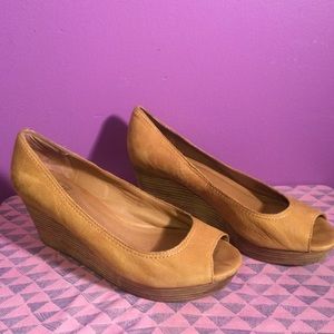 Lucky Brand Leather Tan Peep Toe Wedges Size 10