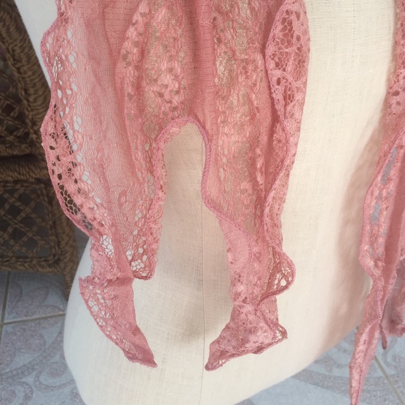 ❎⬇️PRICE DROPPED⬇️⬇️⬇️❎. Lace flower scarf - Picture 3 of 4