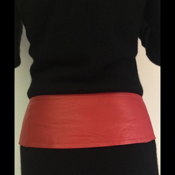 LIONS HEAD STUNNING RED LEATHER BELT, PARIS FRANCE - Picture 5 of 6