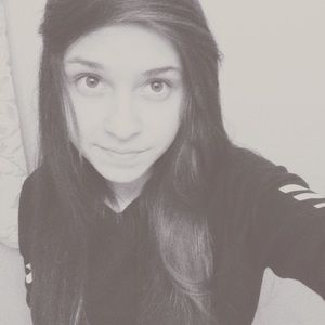 Meet your Posher, Cassandra