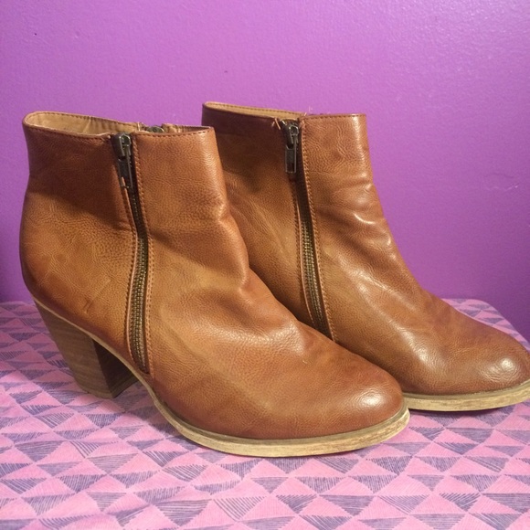 Urban Outfitters Vegan Leather Tan Booties Zipper