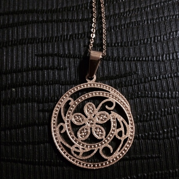 Gold tone pendant with chain