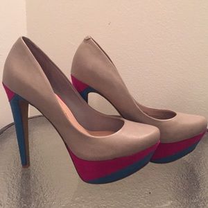 Jessica Simpson pump 👠