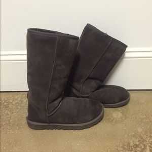 Brown Ugg boots Size 9!