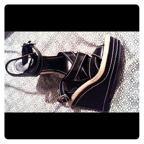 Vince Camuto wedge only wore around the house once
