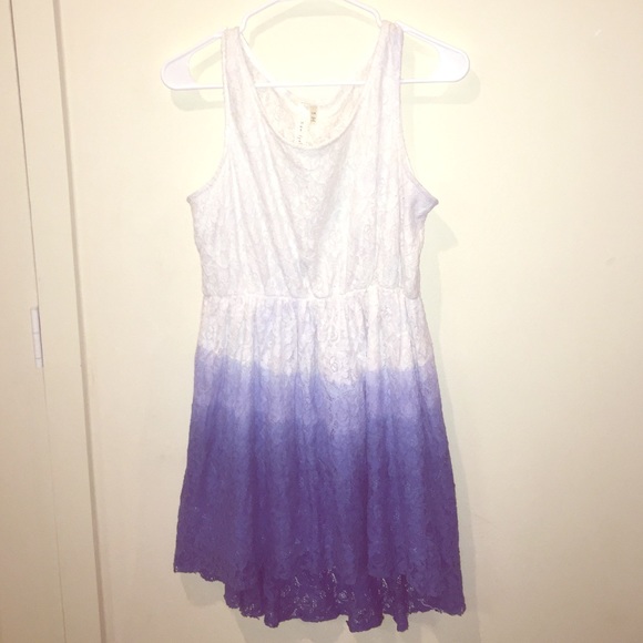 Ombré white to blue