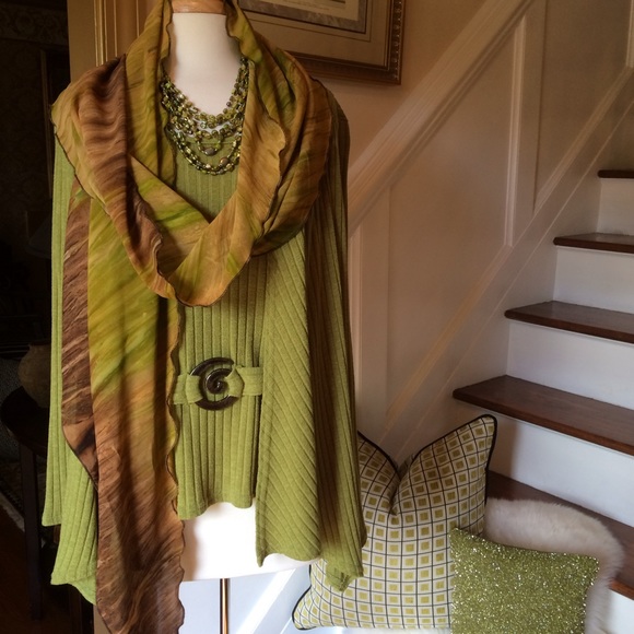 Gorgeous Scarf - Picture 2 of 8