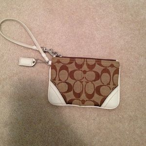 Coach Wristlet in classic pattern