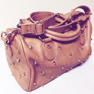 A rocking everyday tan bag!