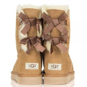 ISO UGG BAILEY BOW