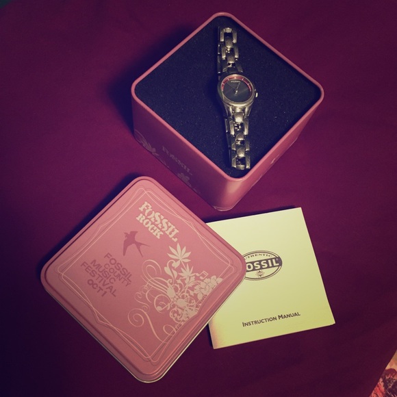 Very Unique Silver Fossil Watch w/ Original Box