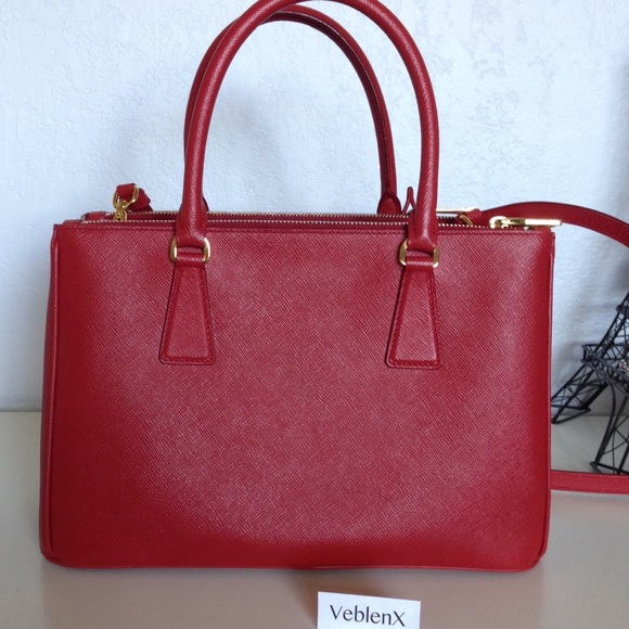 PRADA
Saffiano Lux Handbag Red Fuoco Tote Bag - Picture 2 of 4