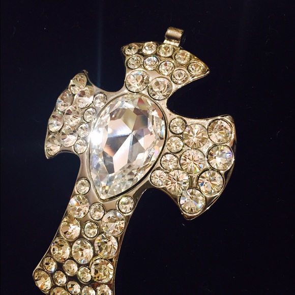 b.b. Simon large cross pendant