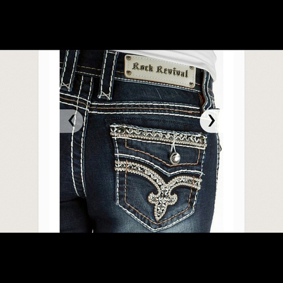 Skinny dark wash rocks