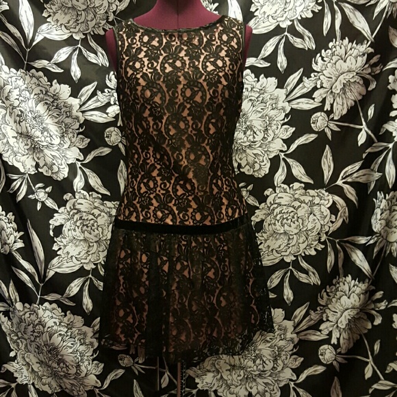 XOXO Dresses & Skirts - Pink and black lace flapper dress