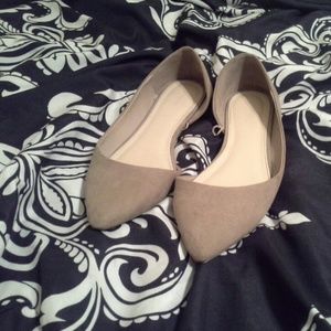 Pointed ballet flats