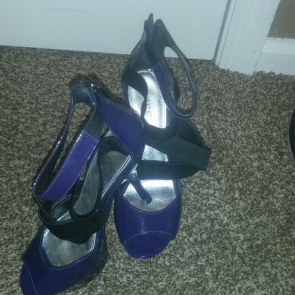 Bebe Heels - Picture 2 of 2