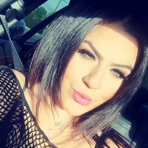 Meet your Posher, Azzy