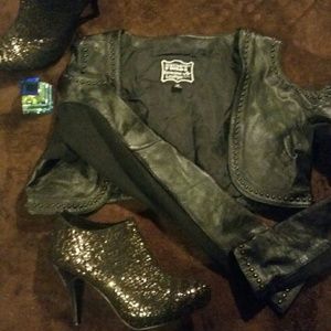 Short leather jacket