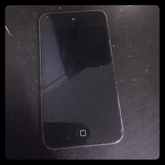 Apple IPod Touch 4th Edition 32 GB - Picture 1 of 3