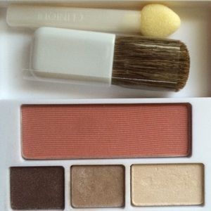 Eye shadows & blush