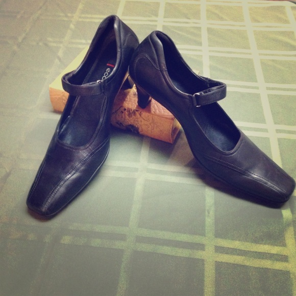 Ecco Black Mary Jane Pumps