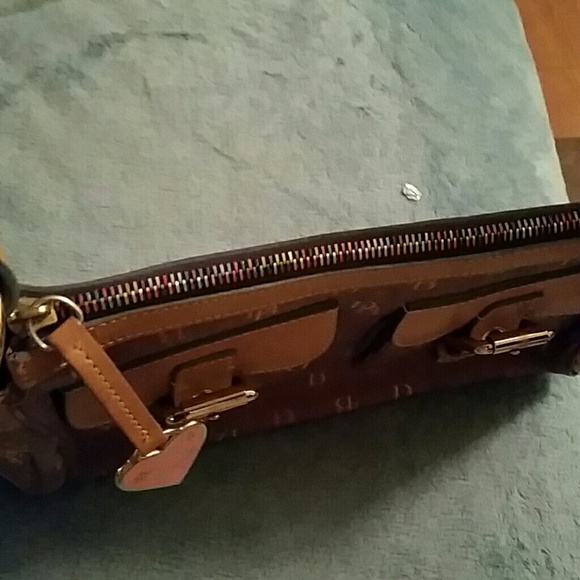 💜Dooney & Bourke Authentic Small purse💜 - Picture 2 of 4