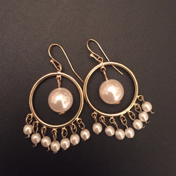Cute gold and pearl earrings