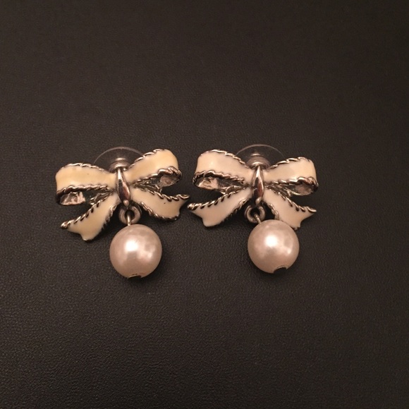 Never before worn pearl and bow earrings