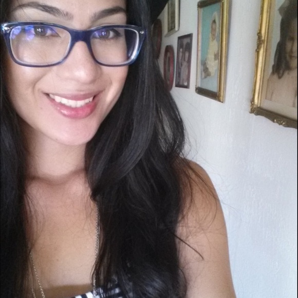 Meet your Posher, Cassandra - Picture 1 of 1