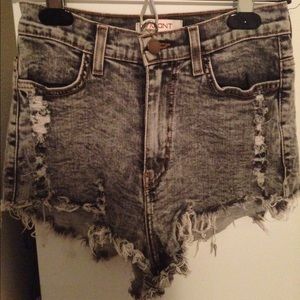 Vibrant Miu high-waisted shorts