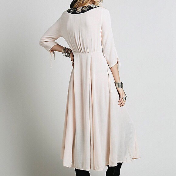 •Free People embroidered midi dress• - Picture 4 of 4