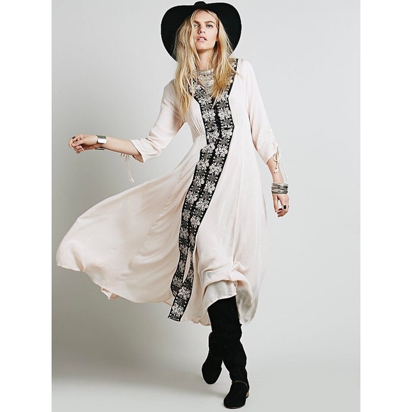 •Free People embroidered midi dress• - Picture 3 of 4
