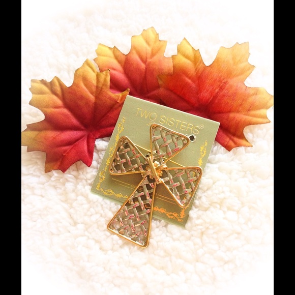 ~VINTAGE~Large Lattice Cross Brooch by Two Sisters - Picture 2 of 2