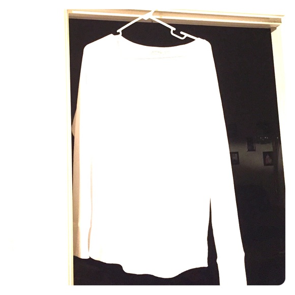 Long sleeve white tee