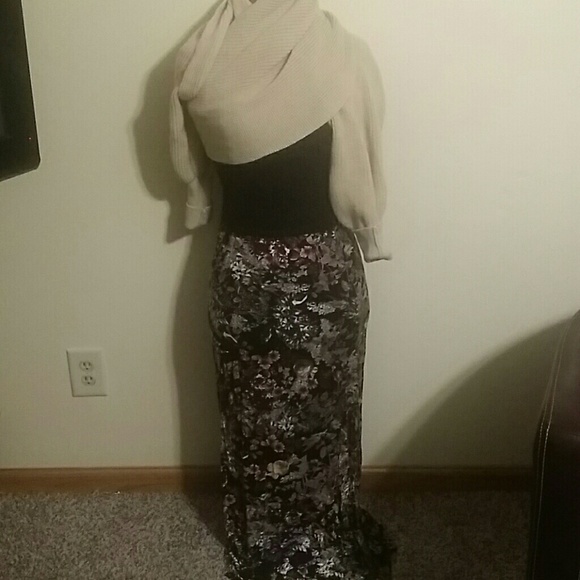 Floral print maxi skirt.(skirt only)