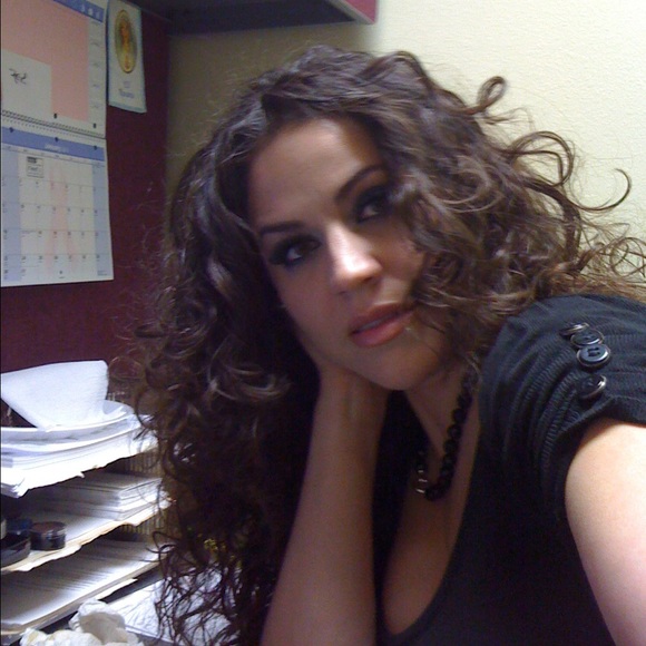 Meet your Posher, Corina - Picture 3 of 4