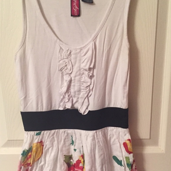 Like new flirty floral dress.