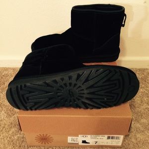 Classic Mini Velvet black Uggs