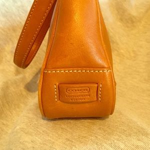 Small bag adjust to wristlet