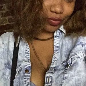 Meet your Posher, Karissa