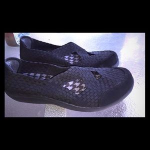 Sketchers memory foam shoes