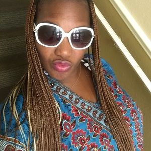 Meet your Posher, Adrienne