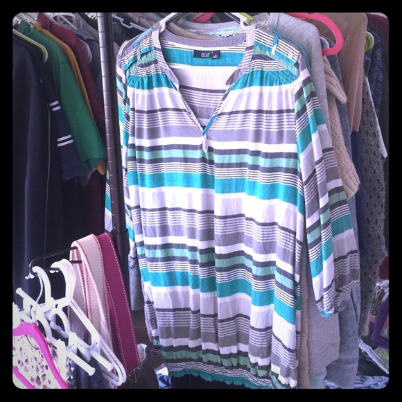 Cute striped top!💚