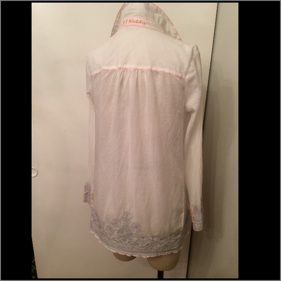 JWLA button down swing hem blouse - Picture 2 of 3