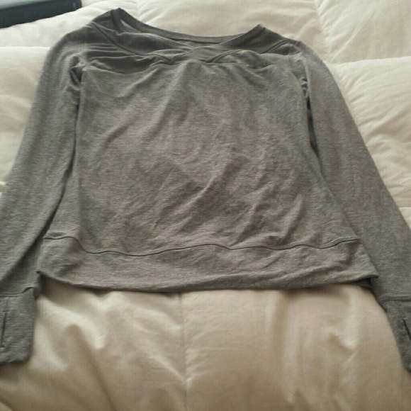 Lululemon sweater size 6! Super cute! Looks new!