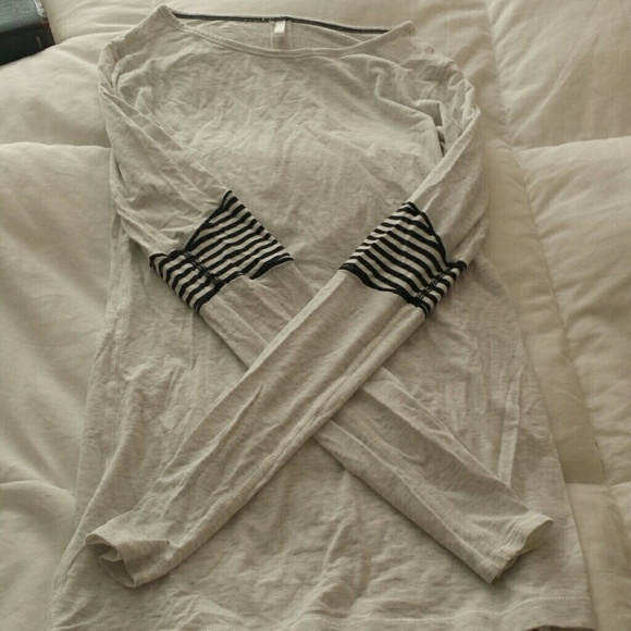 Lululemon super cute long sleeve! Size 4 VGUC!